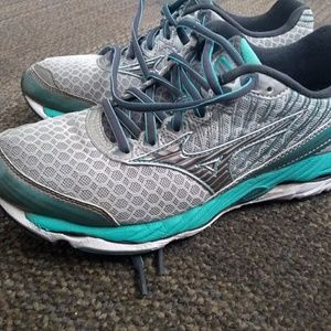 Mizuno Sneakers Womens 8.5 Wave Inspire